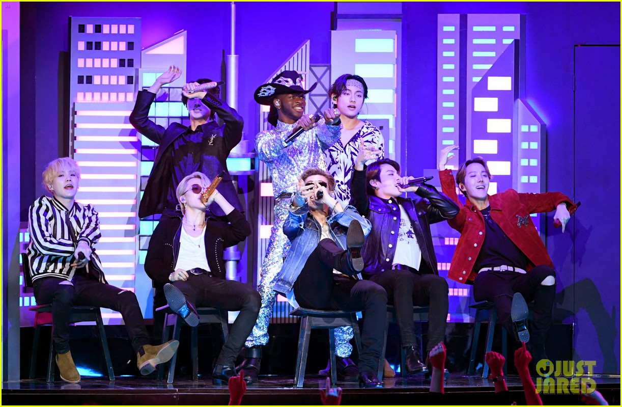 Lil Nas X Pays Tribute To Kobe Bryant During 'Old Town Road' Grammys Performance Photo 4424308