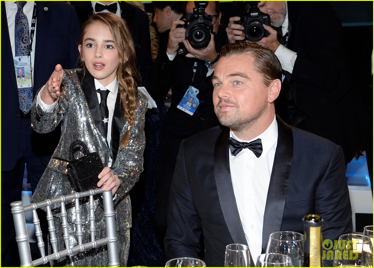 Photo leonardo dicaprio hangs out julia butters sag awards 2020 01
