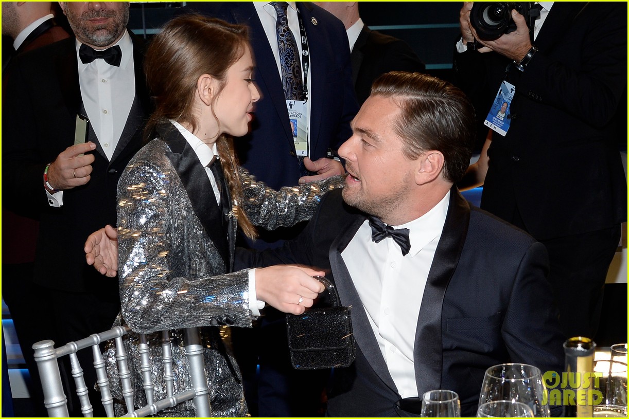 Photo leonardo dicaprio hangs out julia butters sag awards 2020 21
