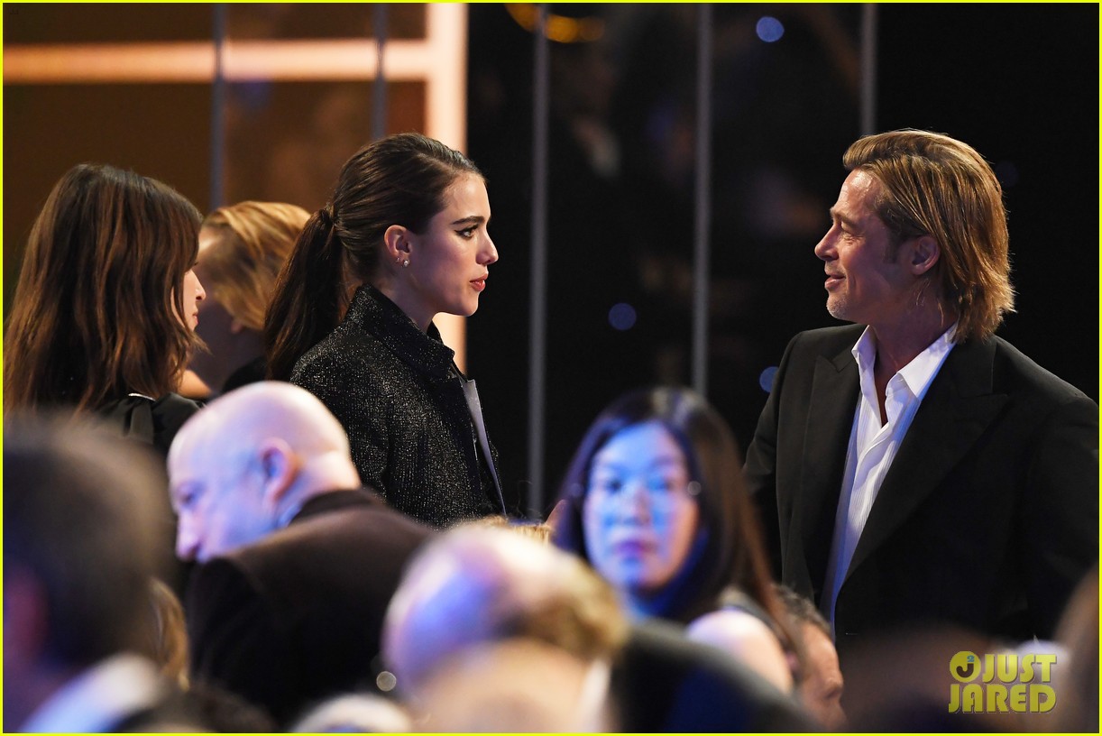 Photo leonardo dicaprio hangs out julia butters sag awards 2020 28