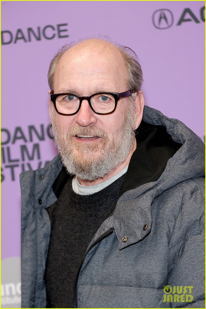 Gina Rodriguez Flexes Her Muscles at 'Kajillionaire' Premiere with Evan