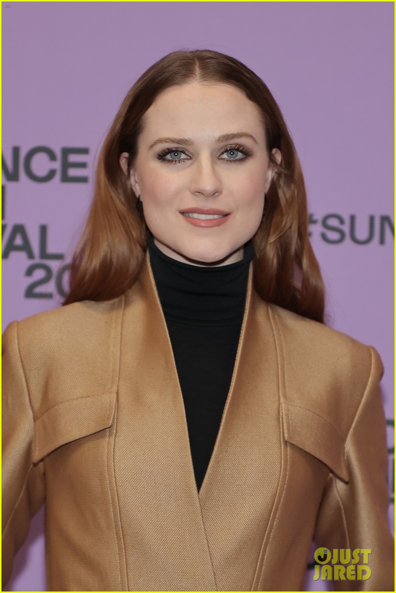 Gina Rodriguez Flexes Her Muscles at 'Kajillionaire' Premiere with Evan