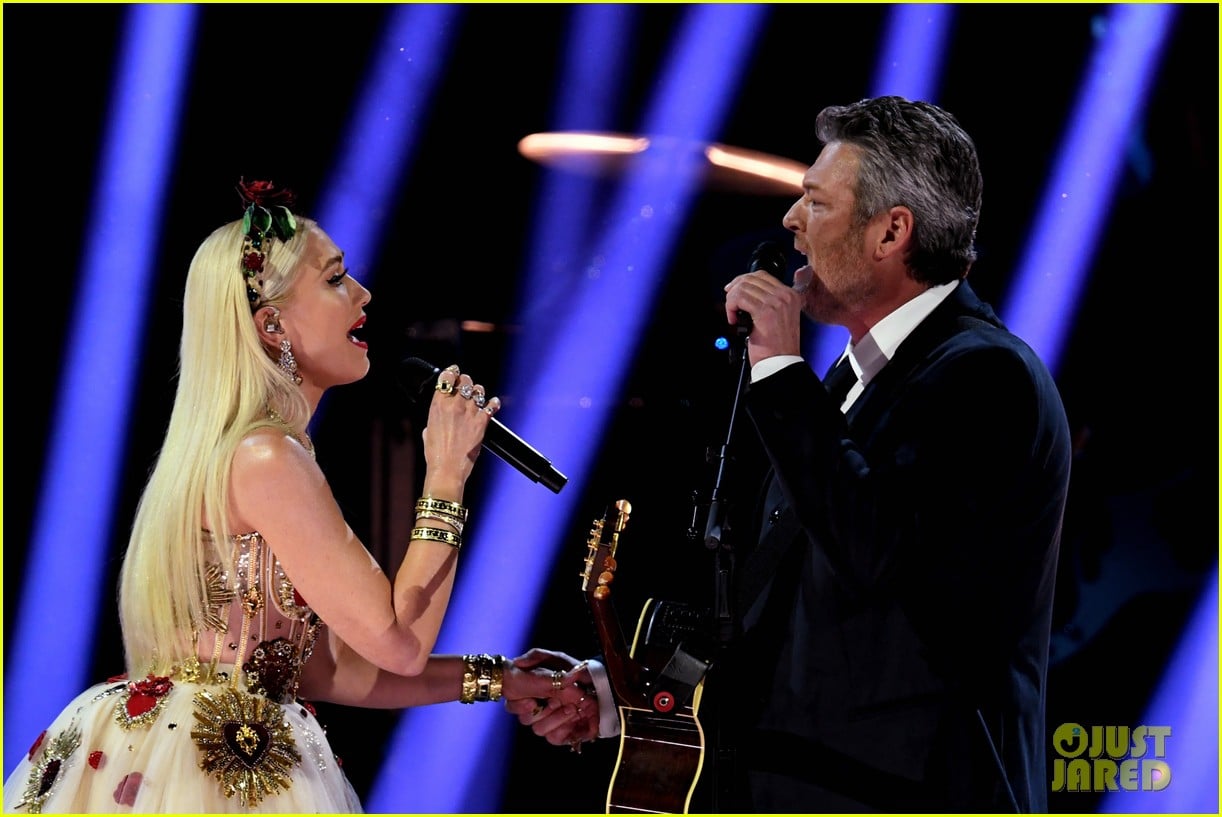 Gwen Stefani & Blake Shelton Perform 'Nobody But You' at Grammys 2020