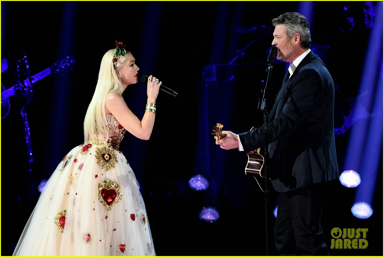 Gwen Stefani & Blake Shelton Perform 'Nobody But You' at Grammys 2020