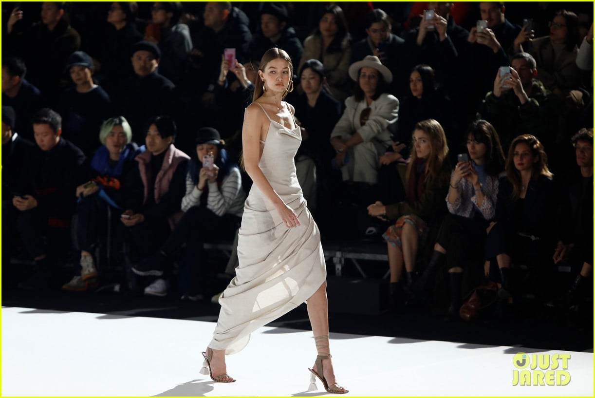 Gigi & Bella Hadid Walk in the Jacquemus Show in Paris! Photo 4417509