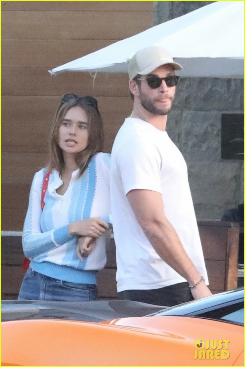 Liam Hemsworth & Girlfriend Gabriella Brooks Spotted On a Breakfast(02)