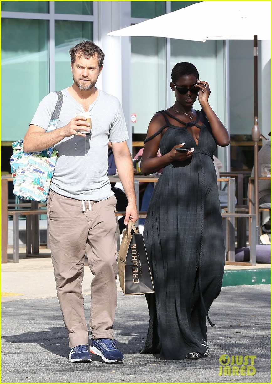 Joshua Jackson & Pregnant Jodie TurnerSmith Run Errands on Golden
