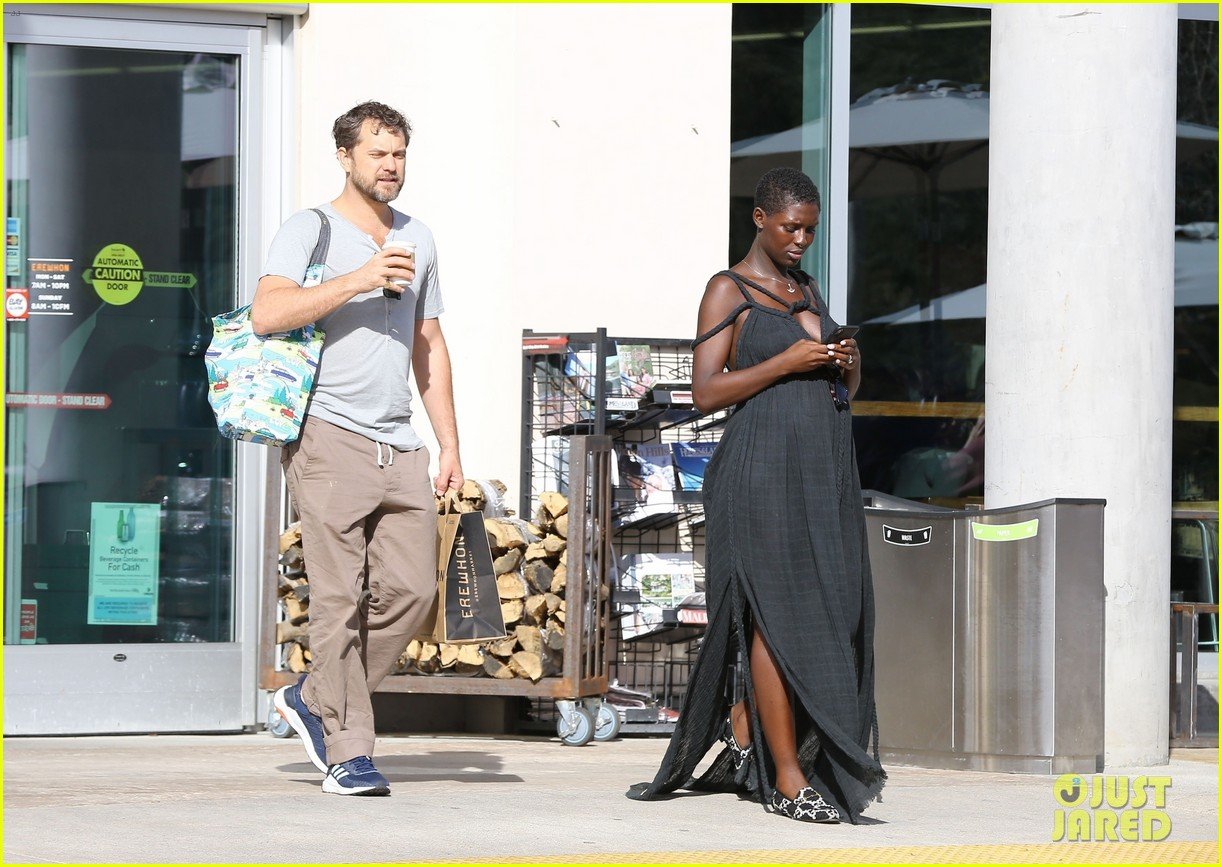 Joshua Jackson & Pregnant Jodie TurnerSmith Run Errands on Golden
