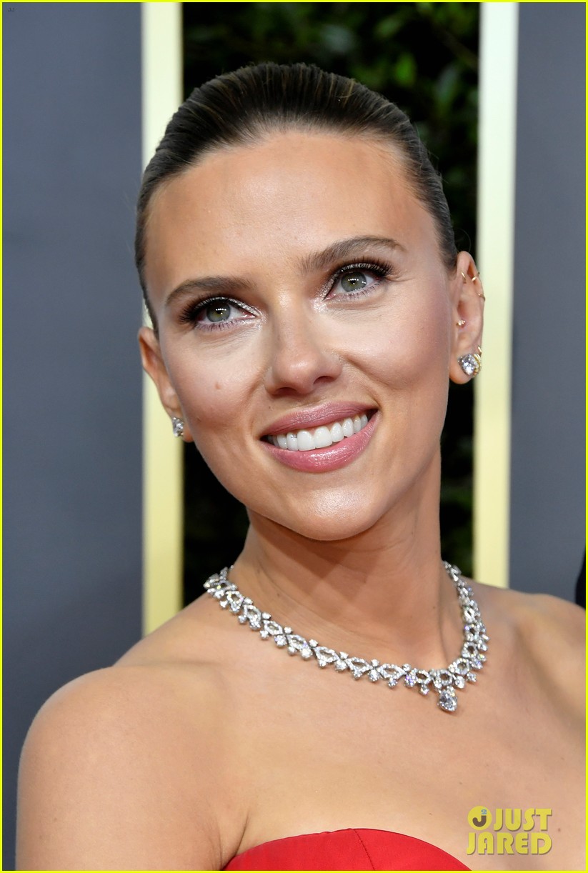 Scarlett Johansson Wows in Plunging Red Gown at Golden Globes 2020