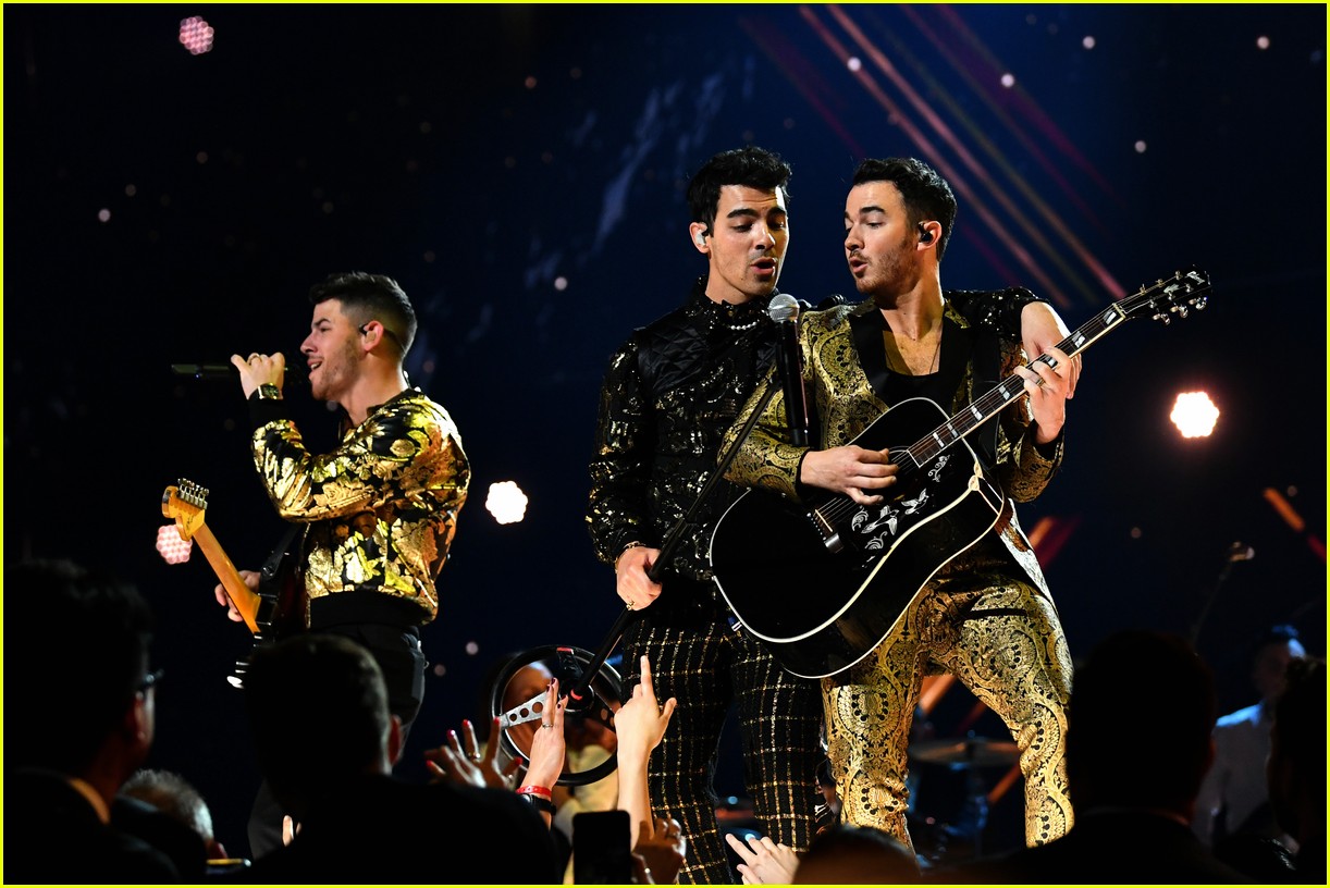 Full Sized Photo of jonas brothers performance 2020 grammys 18 Photo