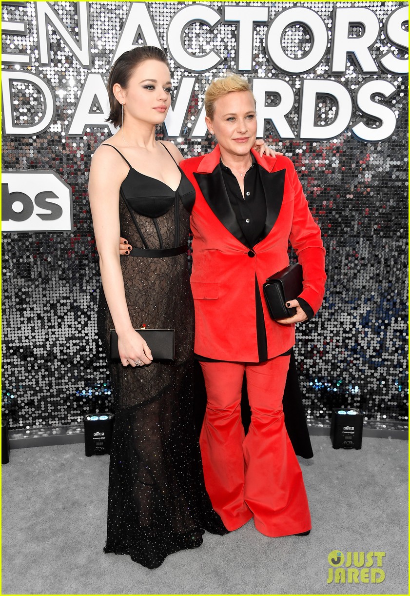 The Act's Joey King & Patricia Arquette Attend SAG Awards 2020 Together(02)