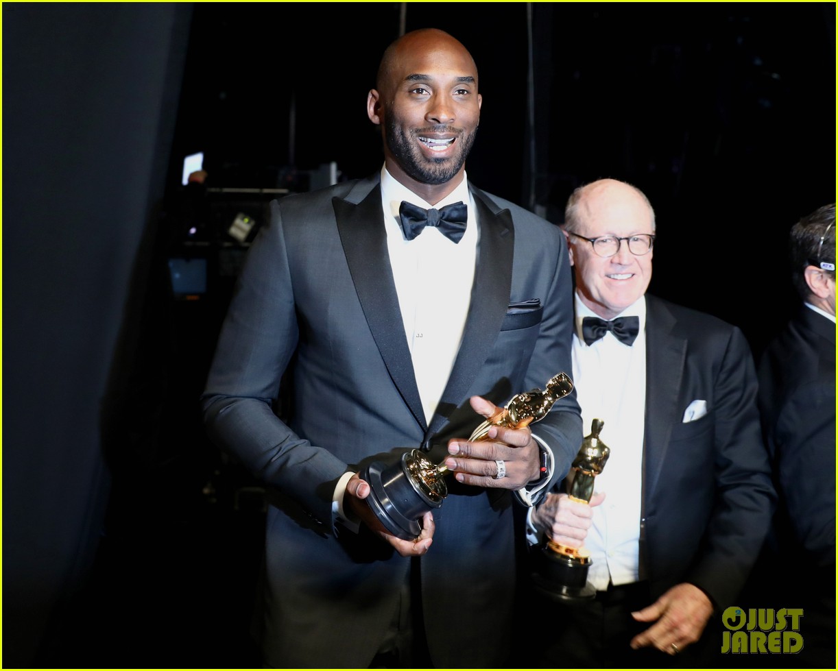 LeBron James Seen in Tears After Kobe Bryant's Death in New Video