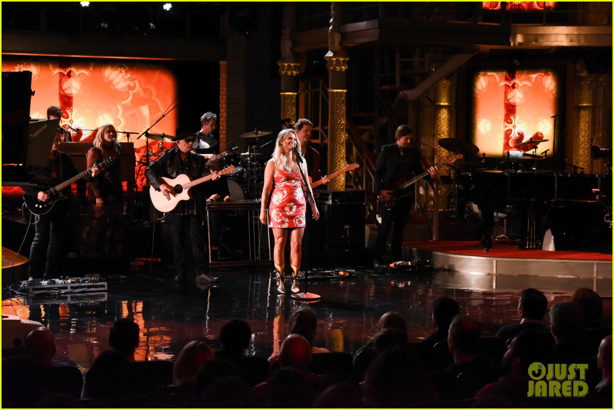 Miranda Lambert Performs 'Tequila Does' on 'The Late Show'! Photo