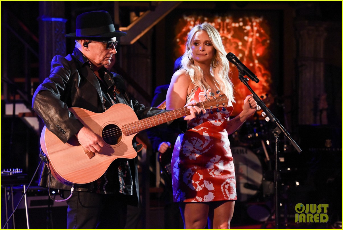 Miranda Lambert Performs 'Tequila Does' on 'The Late Show'! Photo