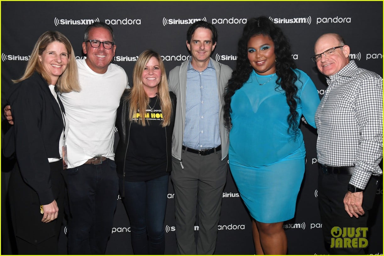 Lizzo Performs 'Juice' with Surprise Guest Harry Styles Photo 4426513 Music Pictures Just Jared