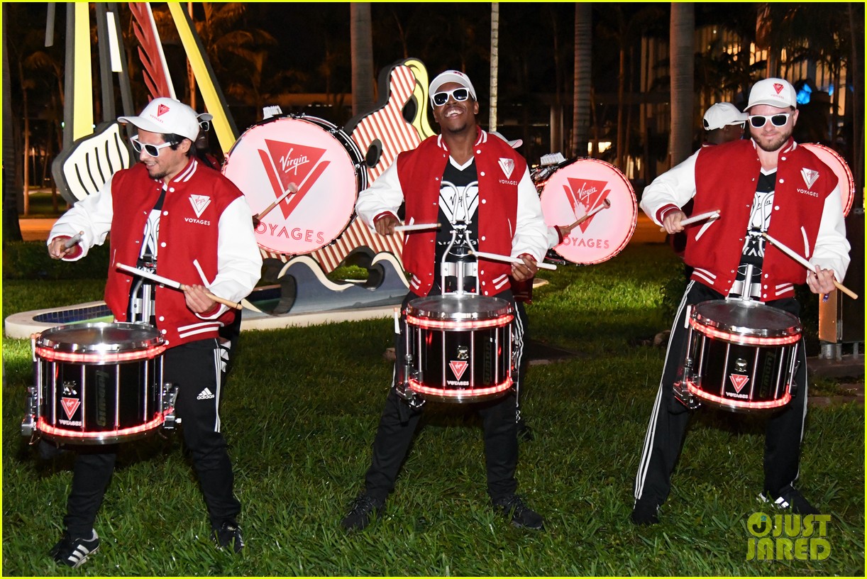 Photo harry styles sings juice with lizzo 07 Photo 4426514 Just Jared Entertainment News