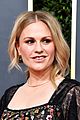 anna paquin floral look golden globes 2020 stephen moyer 04