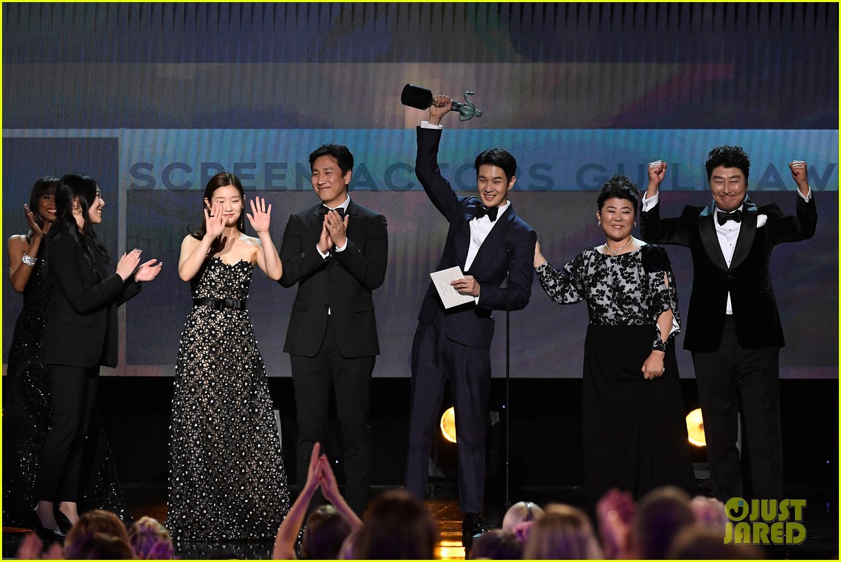 'Parasite' First Foreign Film to Win Best Cast at SAG Awards