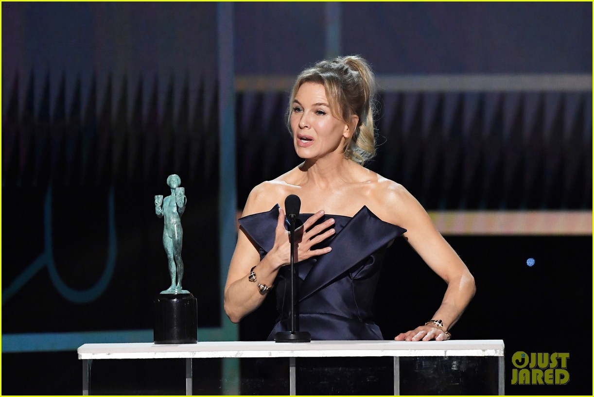Renee Zellweger Accepts Award for Best Female Actor at SAG Awards 2020
