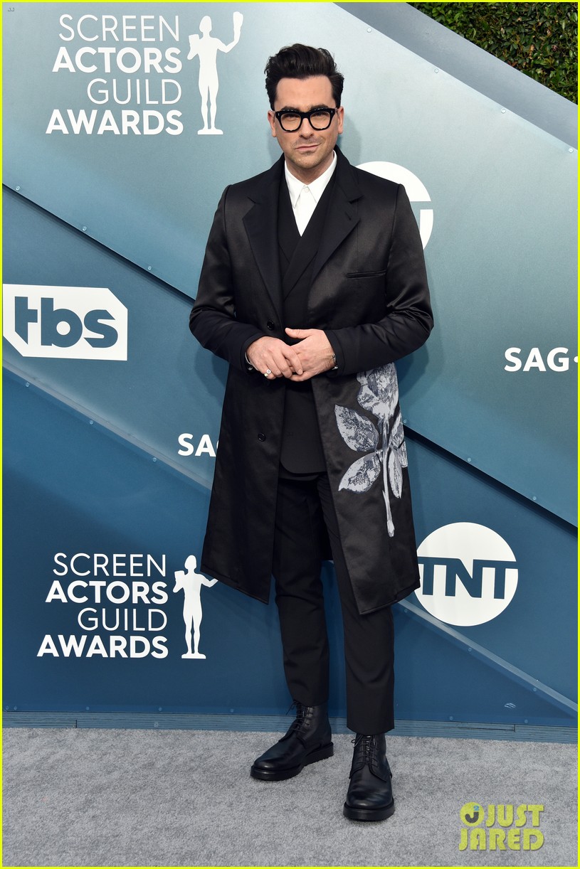 'Schitt's Creek' Cast Walks Carpet Together at SAG Awards 2020! Photo