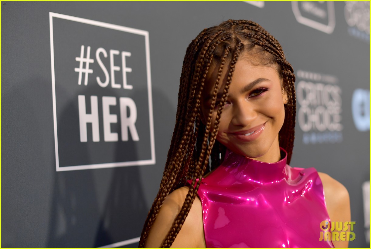 Photo: zendaya responds fan breasts 10 | Photo 4415321 | Just Jared