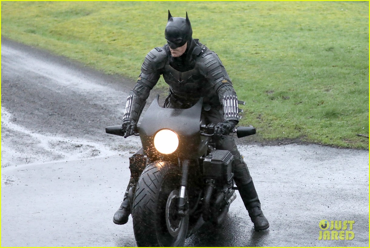 'The Batman' Set Photos Reveal Closer Look at New Batsuit! Photo