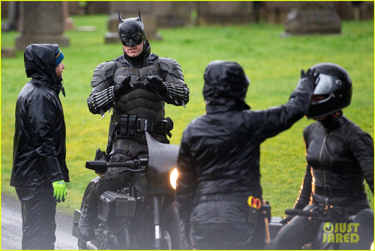'The Batman' Set Photos Reveal Closer Look at New Batsuit! Photo