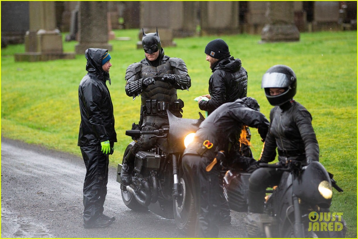 'The Batman' Set Photos Reveal Closer Look at New Batsuit! Photo