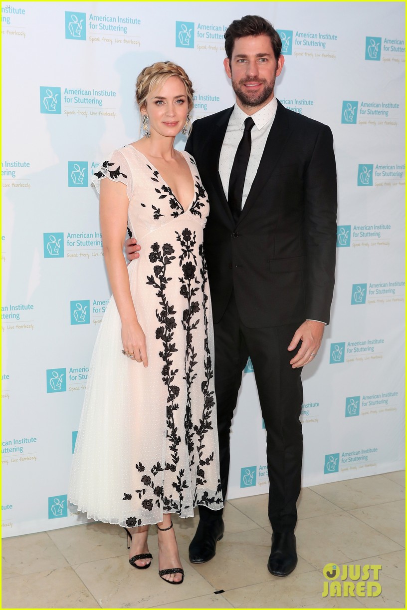 Emily Blunt Discusses the Process of Moving in with John Krasinski(01)