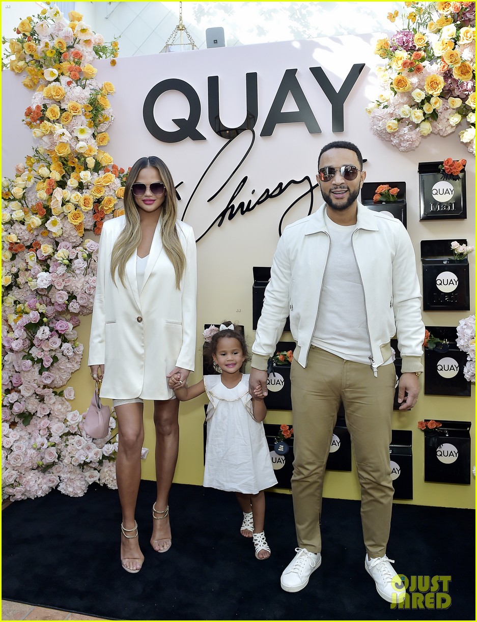 Chrissy Teigen's Daughter Luna Supports Her At Quay Collection Launch(00)