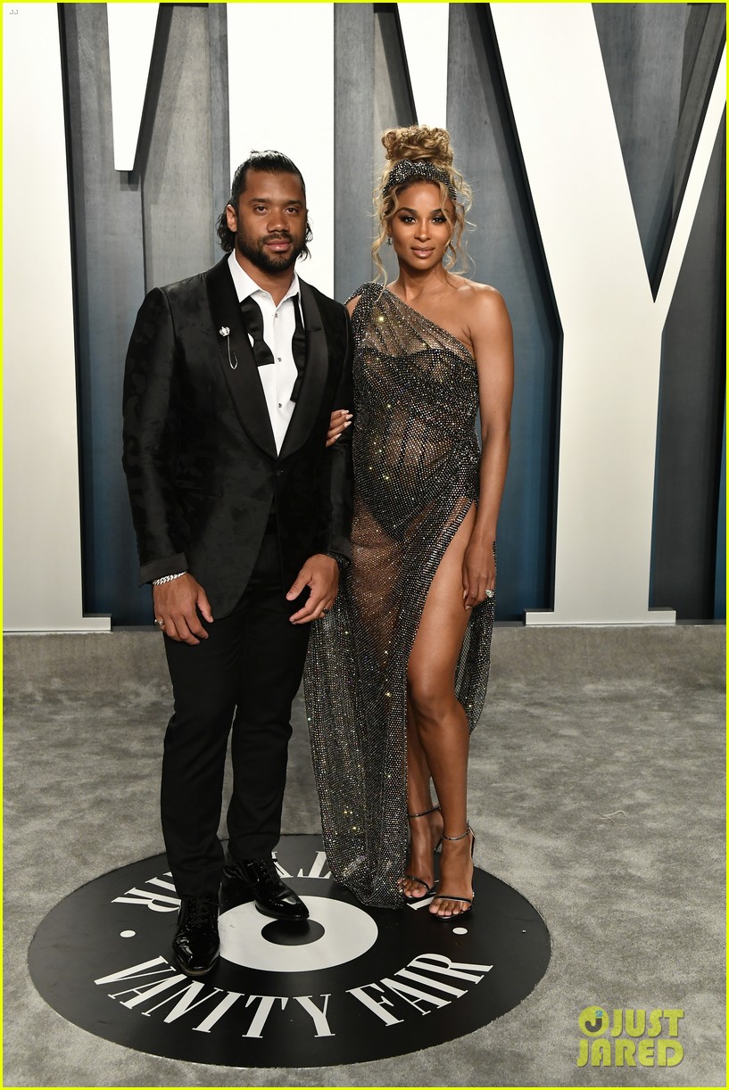 Ciara Shows Off Her Baby Bump While Hitting Oscars Parties With Russell(00)