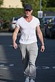 eric dane puts his muscles on displays while running errands 02