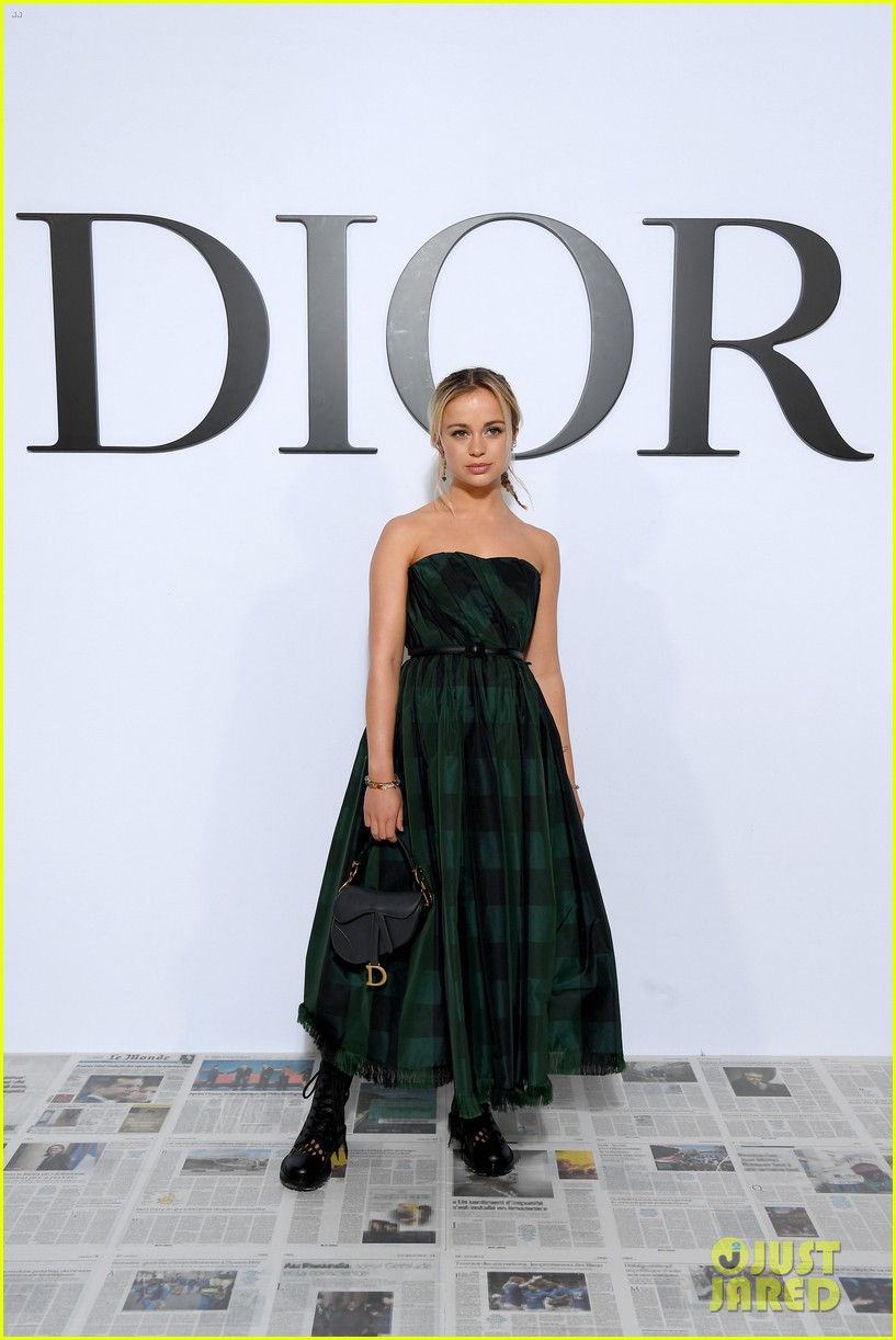 Photo: cara delevigne rachel brosnahan nina dobrev kick off paris