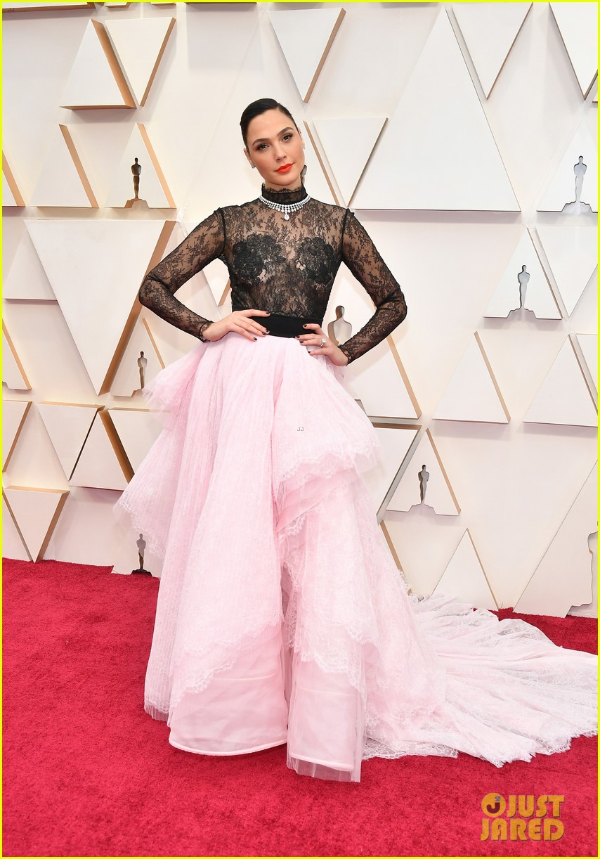 gal gadot lace dress