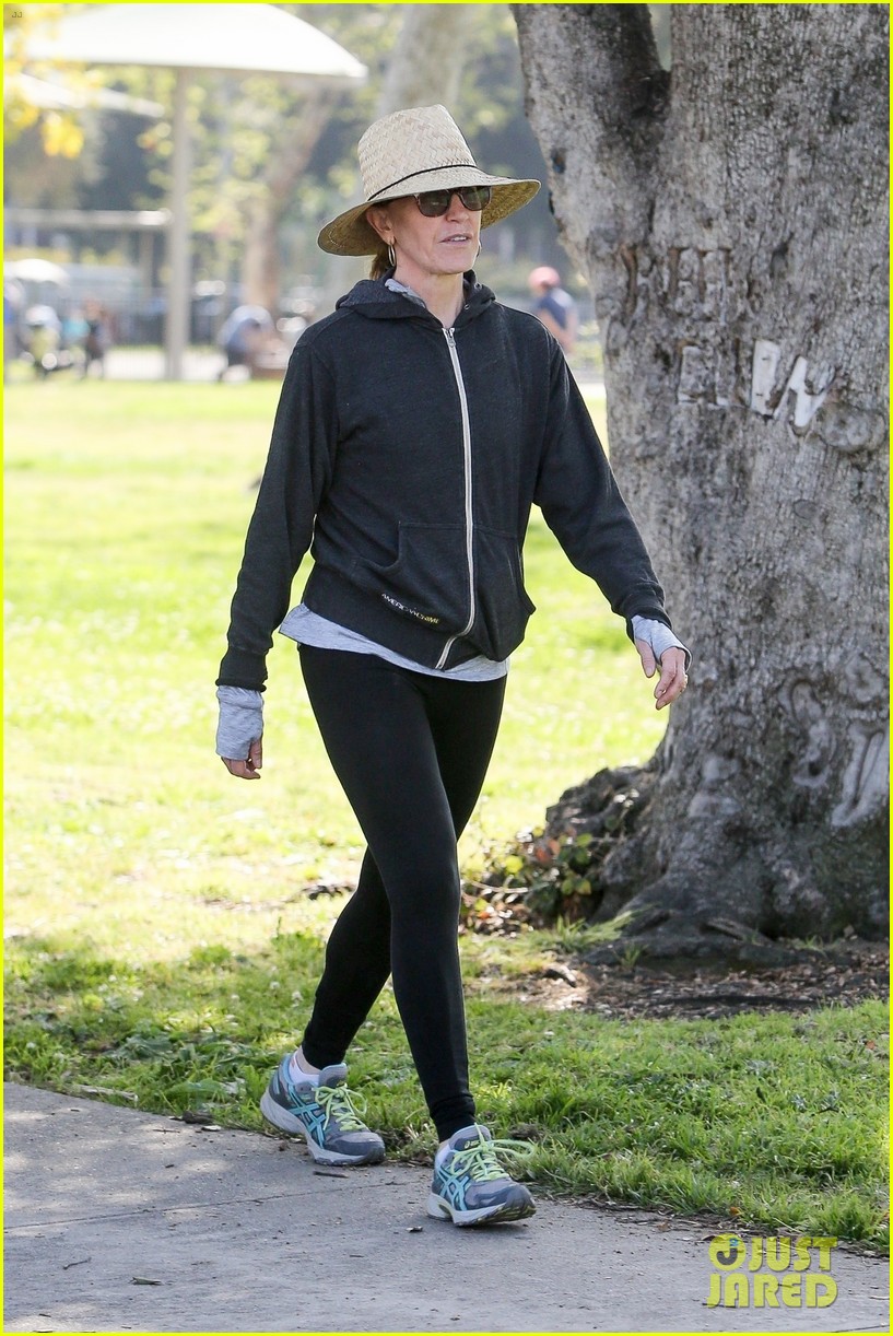 Felicity Huffman Keeps Low Profile Under Straw Hat While Working on