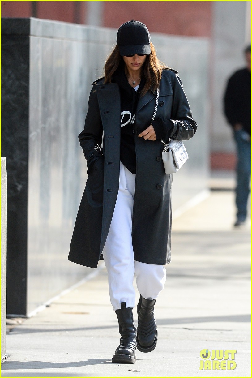 Irina Shayk Goes Casual While Running Errands in NYC: Photo 4427351 | Irina  Shayk Pictures | Just Jared