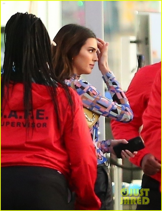 Photo: kendall jenner ben simmons attend super bowl 03 | Photo 4428825