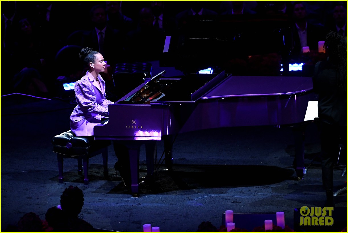 Alicia Keys Performs Beethoven's 'Moonlight Sonata' at Kobe & Gianna