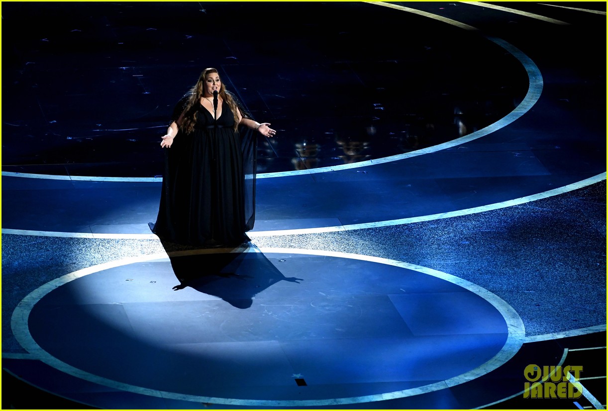 Chrissy Metz Gives Powerful Performance of 'I'm Standing With You' at(01)