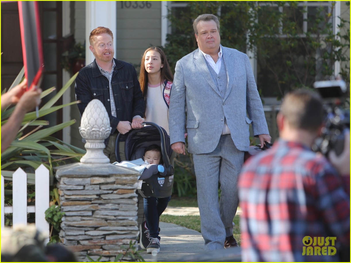 These 'Modern Family' Set Pics Reveal Huge Spoiler! Photo 4441494