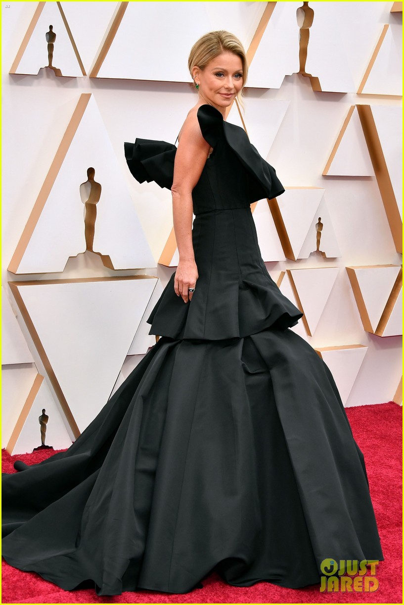 Kelly Ripa & Mark Consuelos Are One Hot Couple at Oscars 2020!: Photo ...