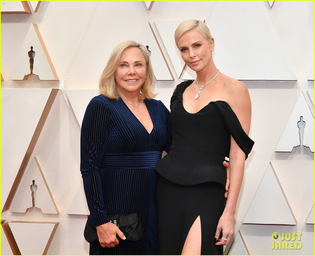Charlize Theron Brings Mom Gerda To Oscars 2020 Photo 4433804(01)