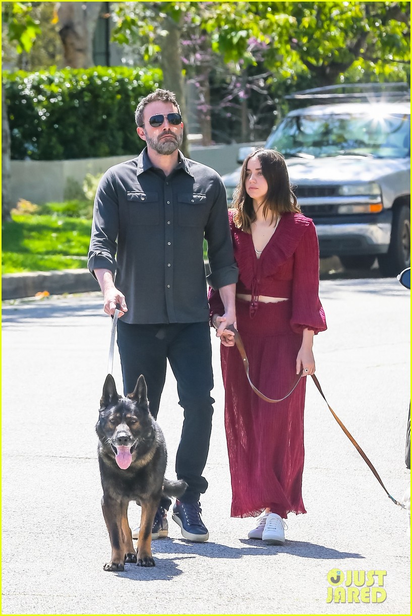 Ben Affleck & Ana de Armas Cuddle Up While Walking Both of Their Dogs(02)