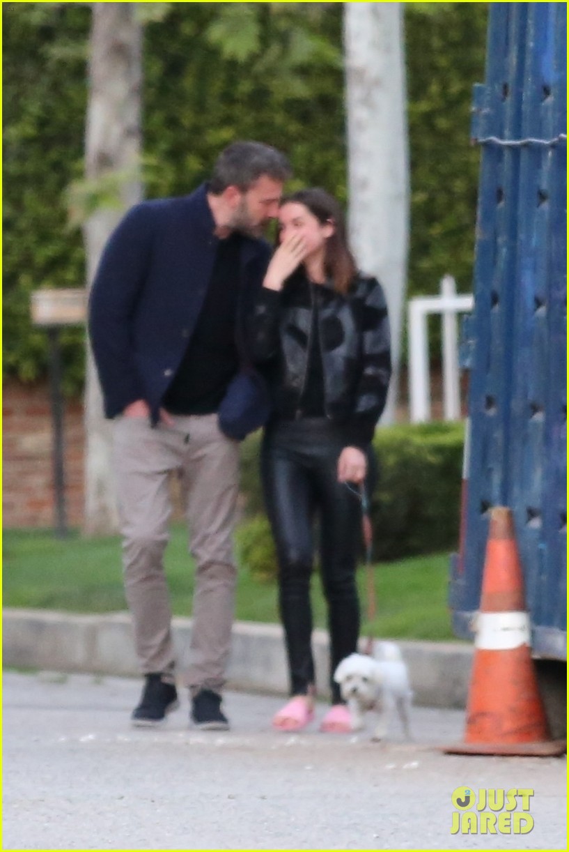Ben Affleck & Ana de Armas Share a Kiss During an Early Evening Dog