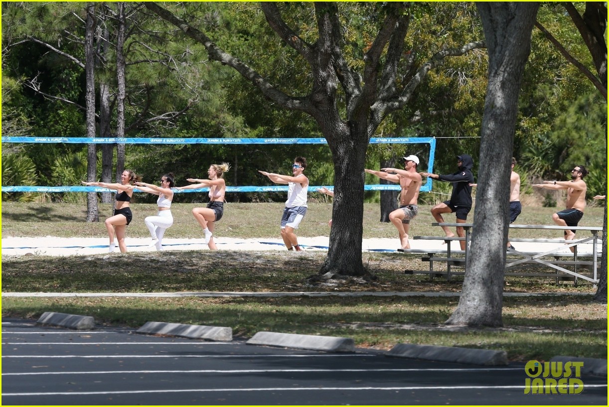 Hannah Brown & Tyler Cameron Do a Group Workout During a Break from