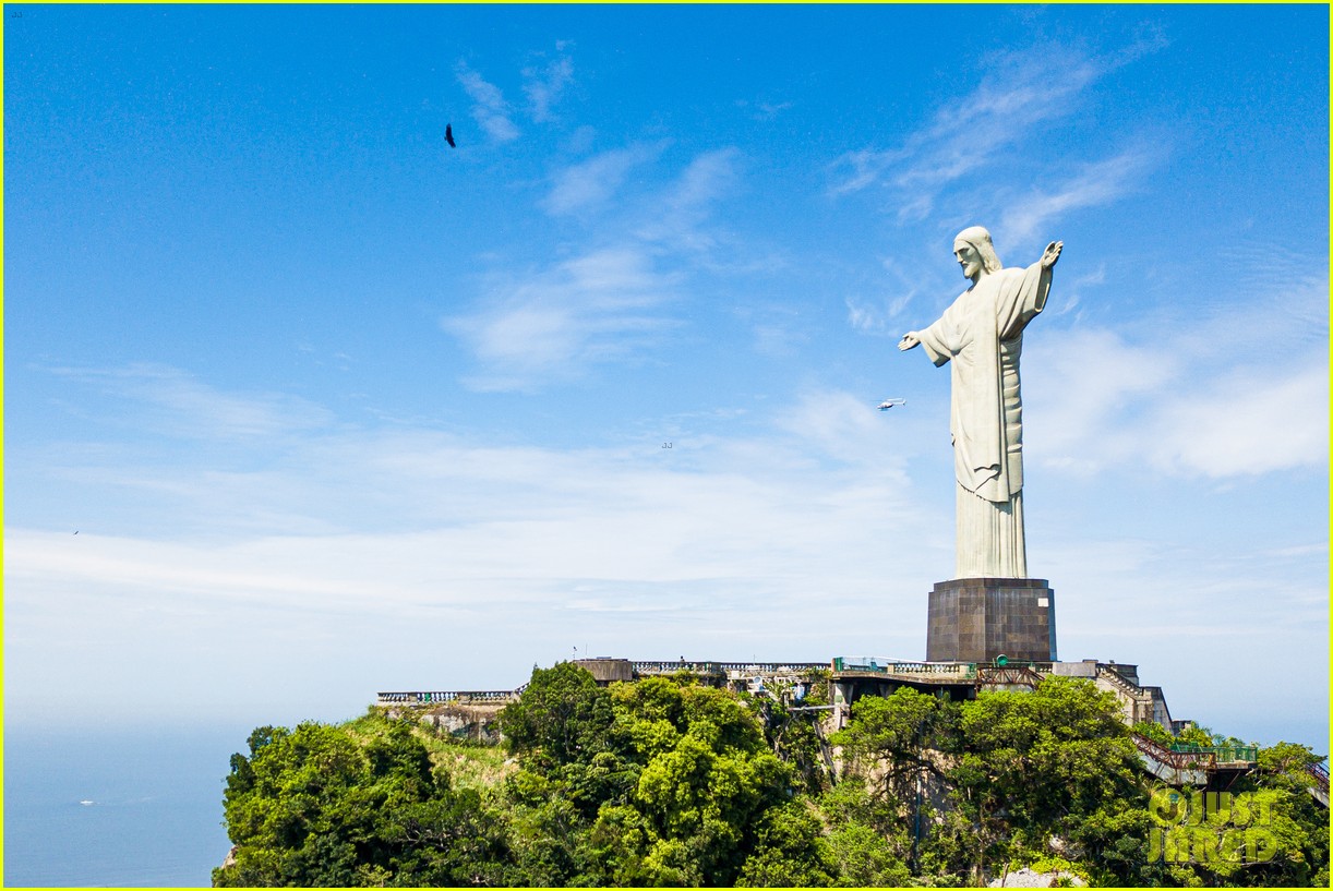 Brazil�s Christ the Redeemer Statue Lit Up with Flags of