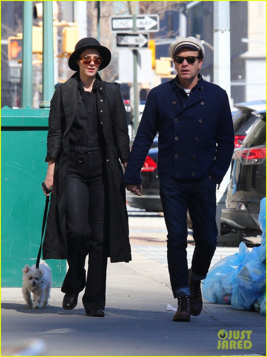 Ewan McGregor & Mary Elizabeth Winstead Look So in Love on Subway Ride