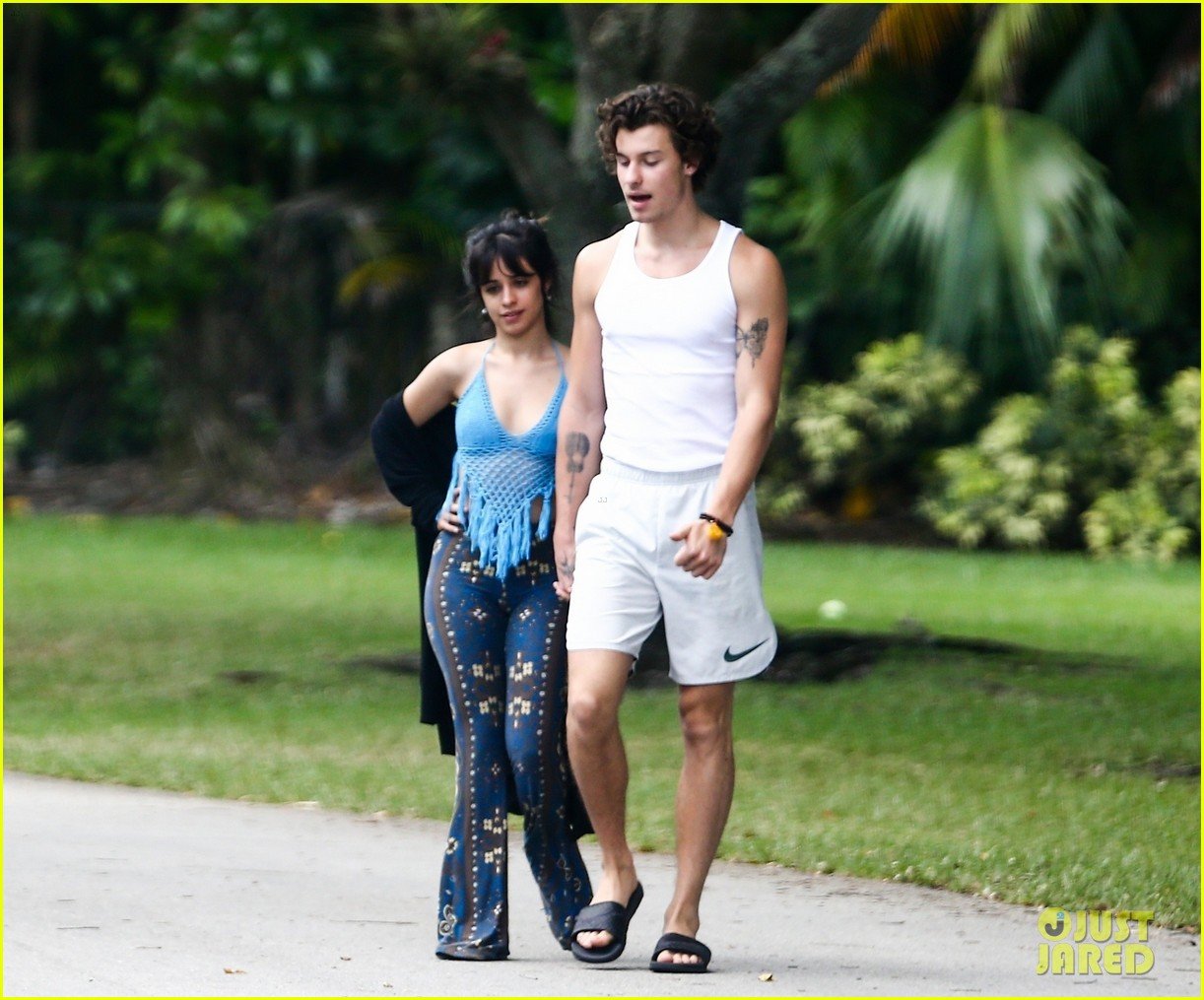 Shawn Mendes & Camila Cabello Share a Passionate Kiss on Their Morning