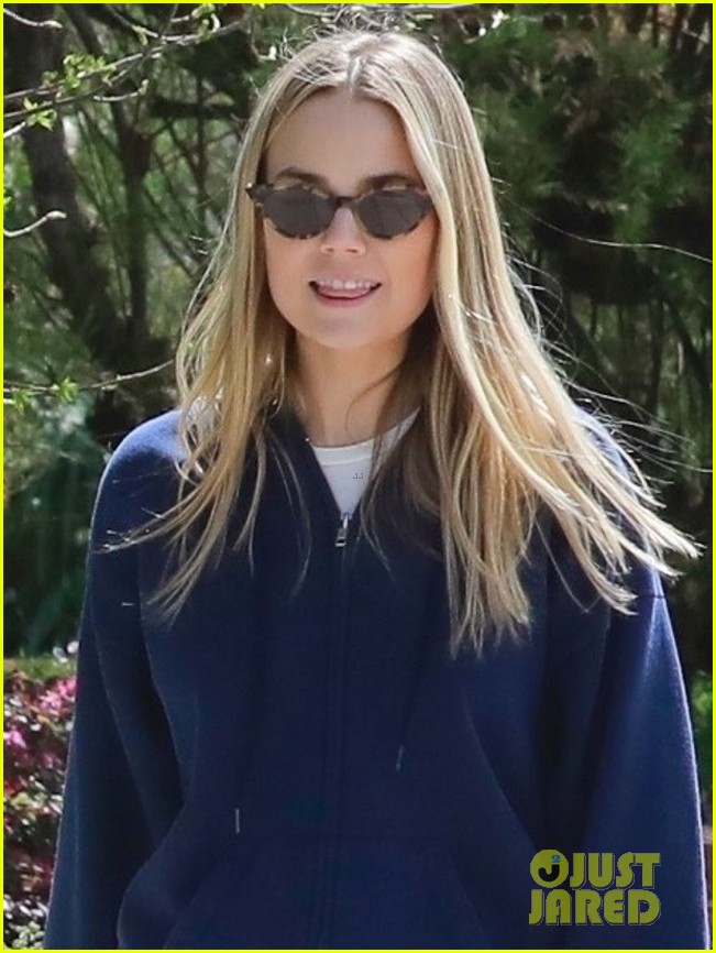 chace crawford ex rebecca rittenhouse meet up for walk 044451001