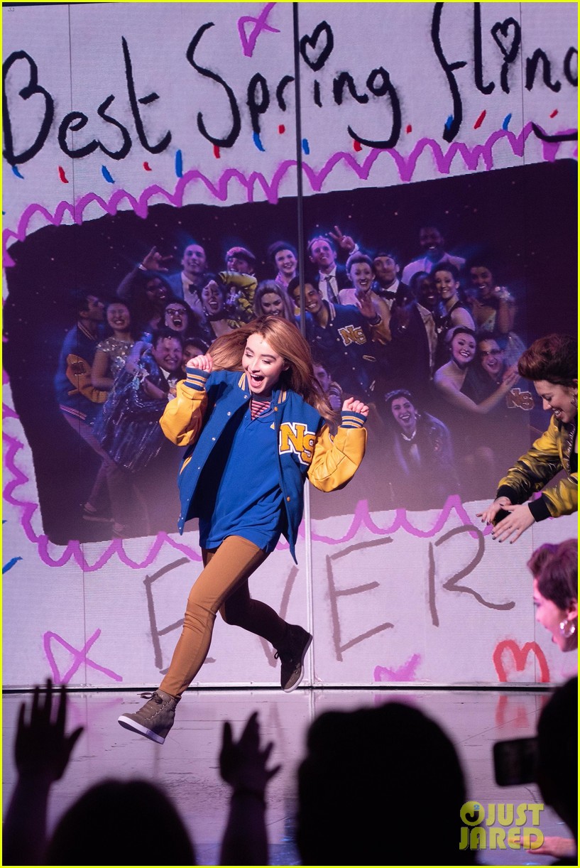 Sabrina Carpenter Takes First Bow in 'Mean Girls' After Making Her